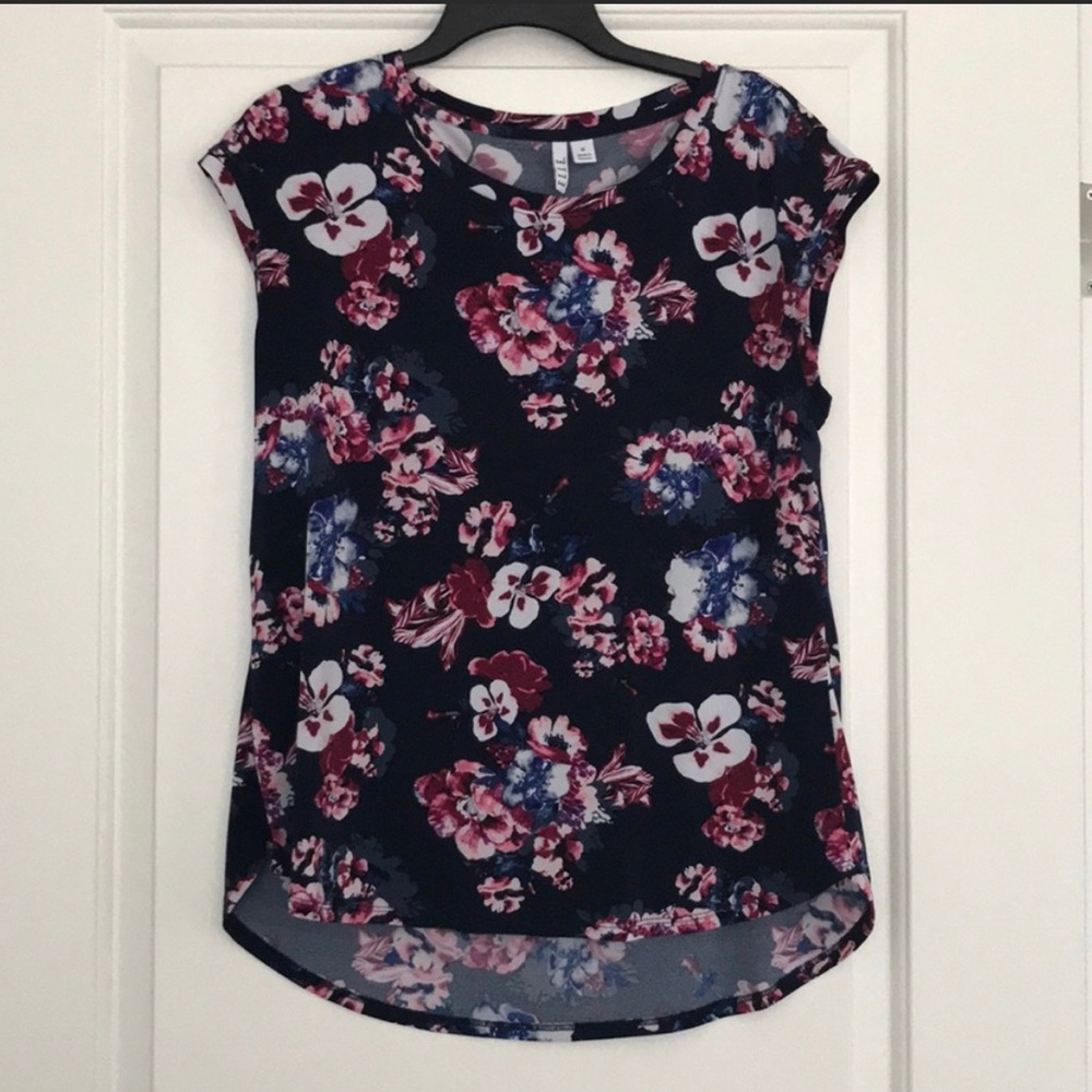 Elle | Medium Cherry Blossom Floral Blouse - Picture 7 of 7